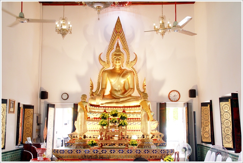 ﻿กรมบังคับคดีร่วมถวายผ้าพระกฐินพระราชทานสำนักนายกรัฐมนตรี ประจำปี 2560
